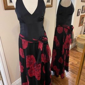 Evening Gown Size 8 Black/Red
